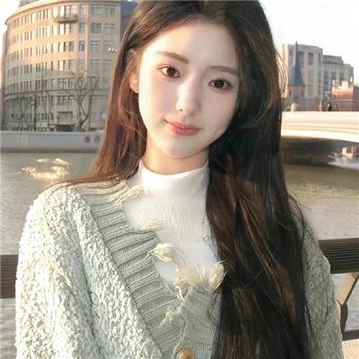 年轻女孩爱过来